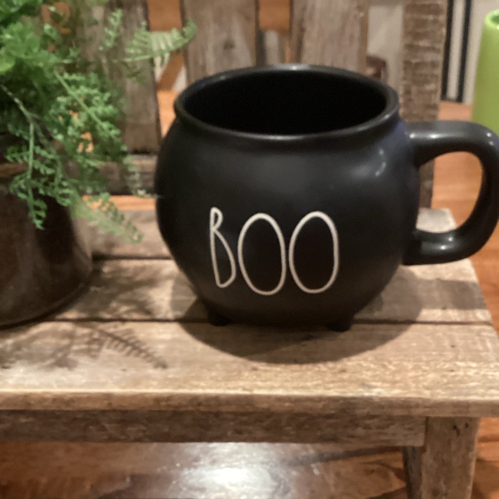 EUC - Rae Dunn Black Cauldron Halloween Mug